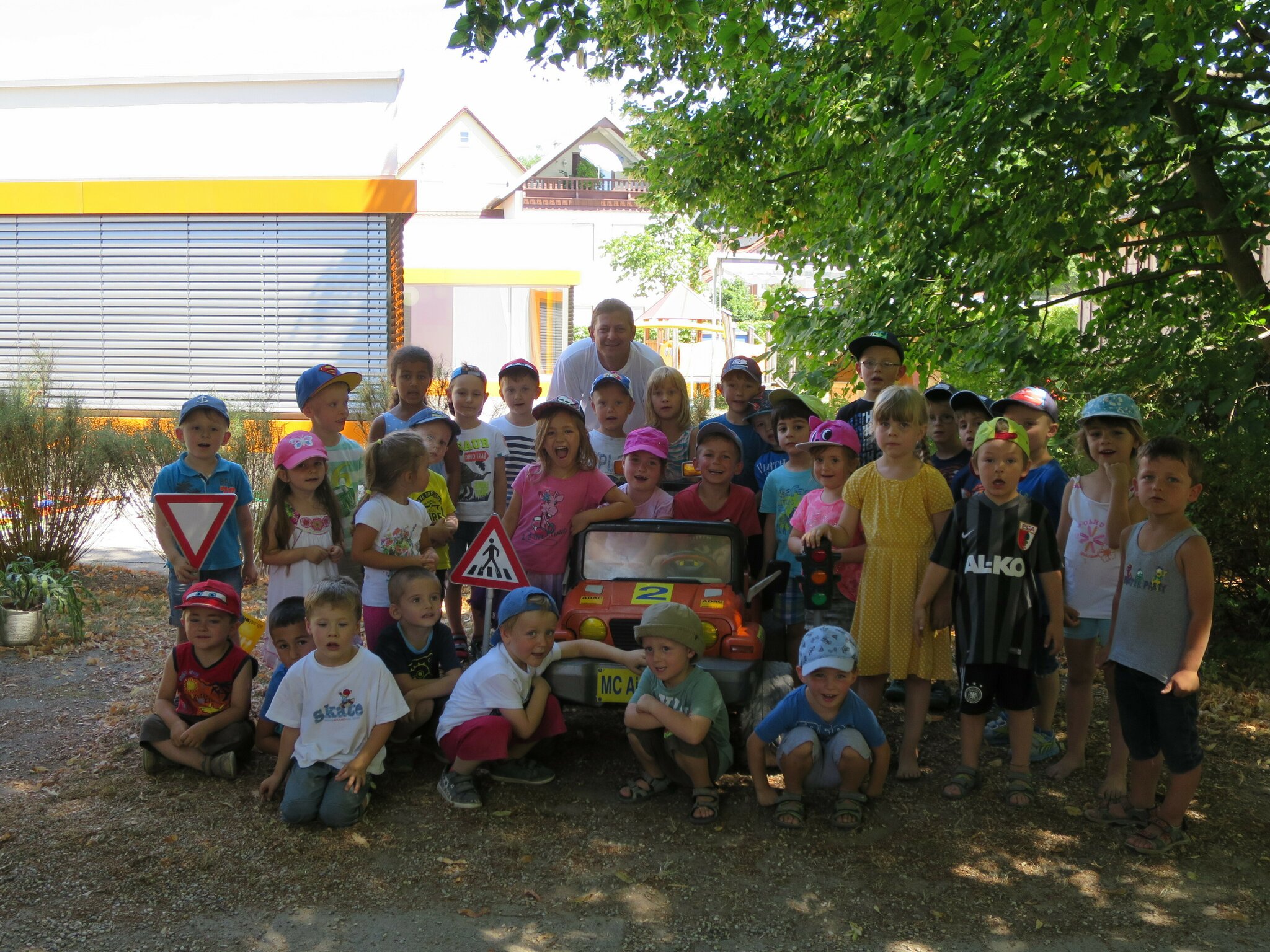 MC Aichach e.V. - Verkehrserziehung mit KidsCar`s im Holzgarten