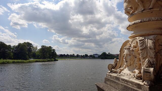 Aussicht von der Schlossinsel auf den Burgsee. Foto: Helmut Kuzina