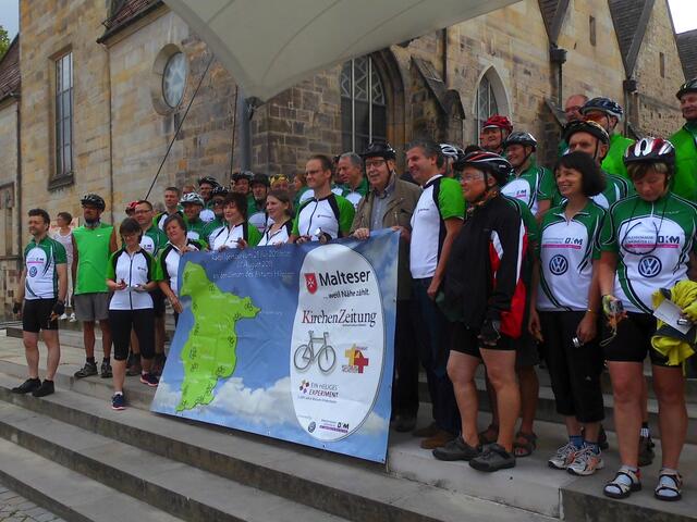 ein Abschiedsfoto im Stadtzentrum von Hameln, Karl Wenning,2.v.li.  . . .