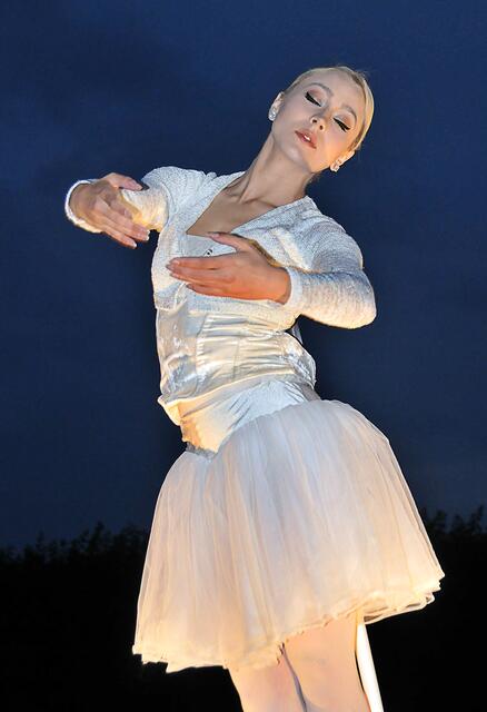 Ein rollender Flügel mit einer Ballerina: Italento.