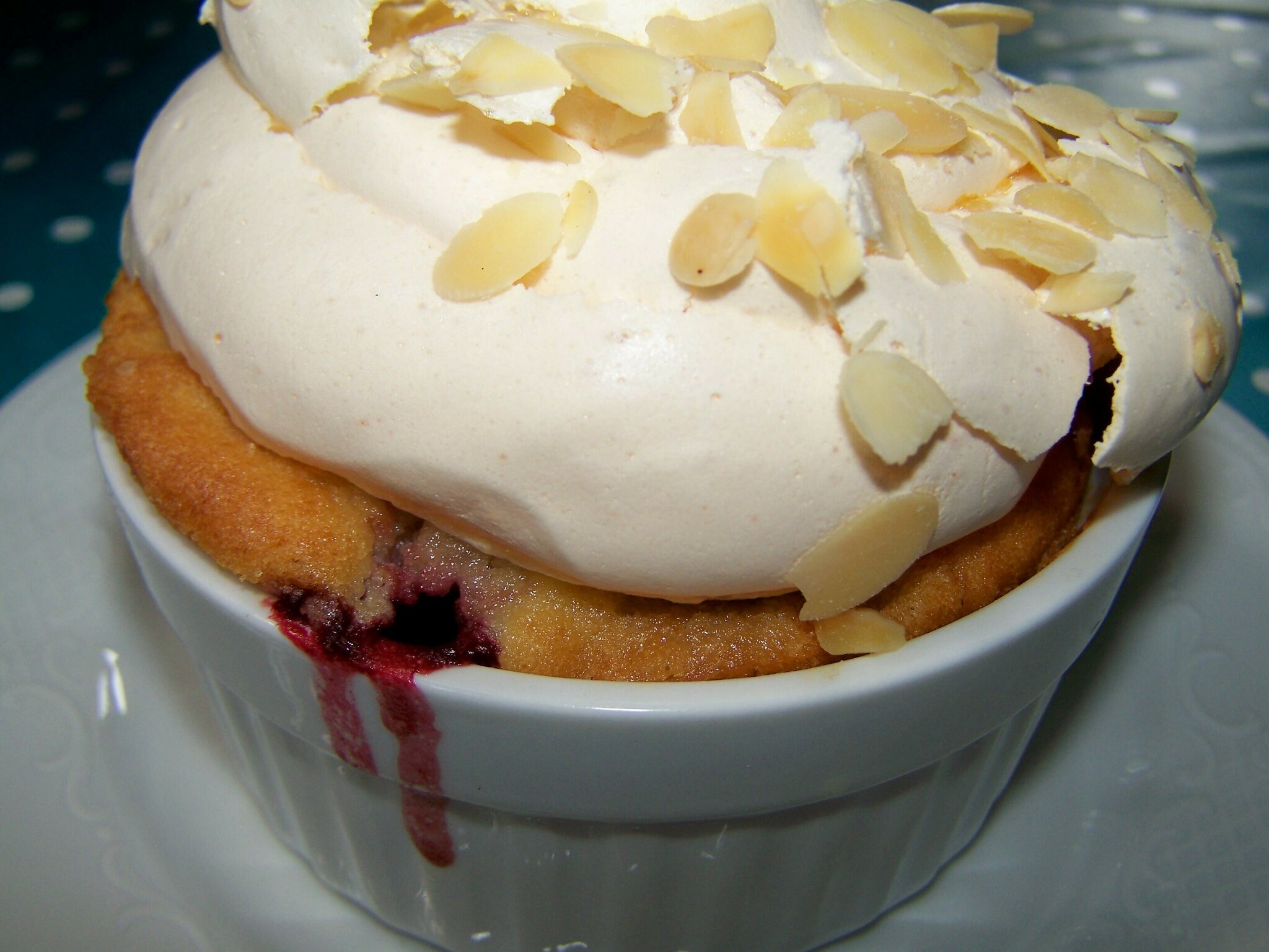 Brombeerkuchen mit Baiserhaube - Burgwedel