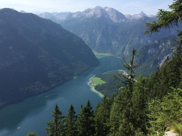 Blick von Archenkanzel 1346m auf St. Bartholomä 604m