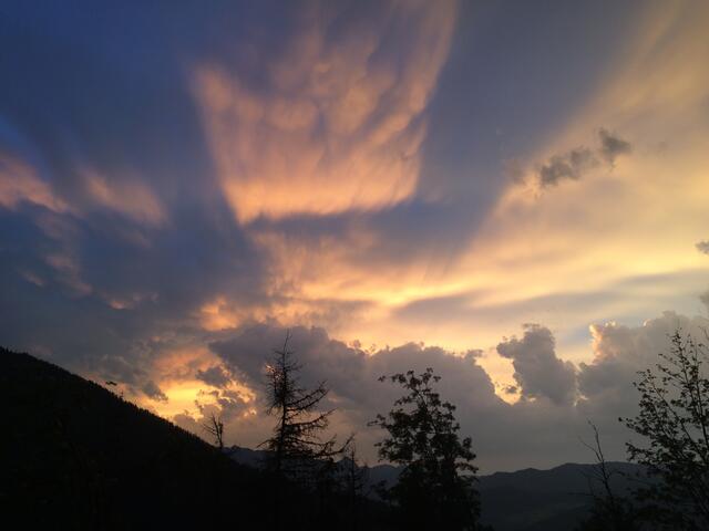 Blick vom Kührointhaus. Lichtspiel nach Gewitter.