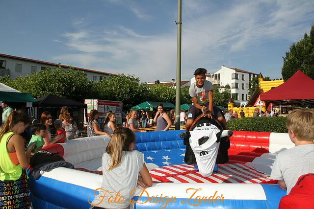 die Größeren hatten Spass beim Bullriding