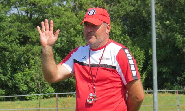Jugend-Fußballschule mit Weltmeister Uwe Bein (Foto) beim FSV Buchenau (Foto: Dersch)