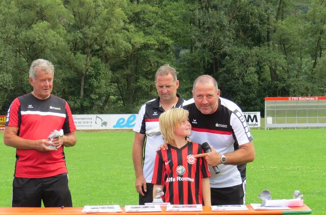 Jugend-Fußballschule mit Weltmeister Uwe Bein beim FSV Buchenau (Foto: Dersch)