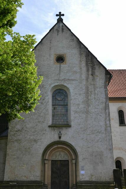 Klosterkirche Marienwerder mit Eingangsportal (Foto: Katja Woidtke)