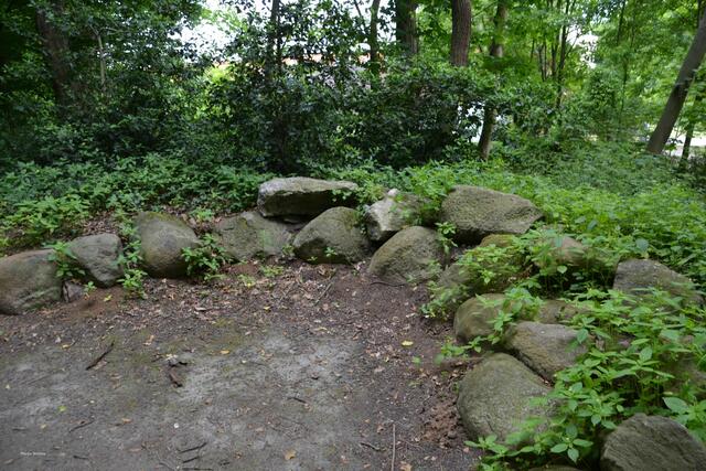 Fundamente der Einsiedelei im Hinüberschen Garten (Foto: Katja Woidtke)