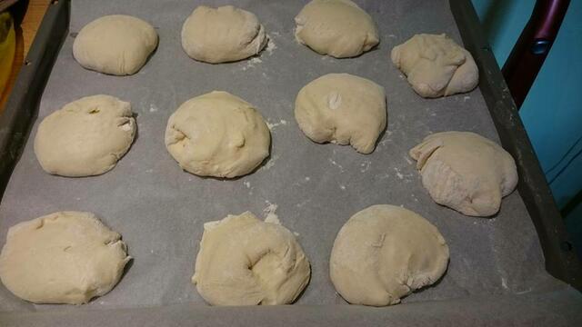 den weichen Teig mit Abstand als Häufchen aufs Backblech setzen