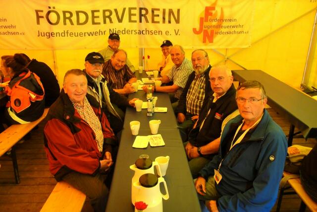 Die Besuchergruppe aus Bad Lauterberg bei der Kaffeerunde in der Cafeteria
