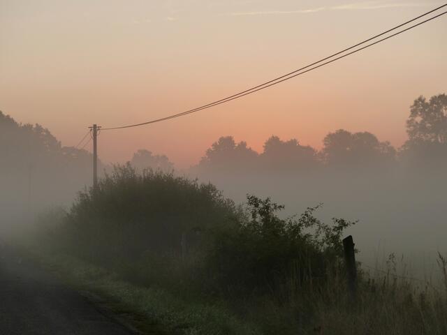 Kurz zuvor hatte sich die Sonne auch an diesem malerischen Ort  in zarten rosa schimmernden Pastelltönen angekündigt.