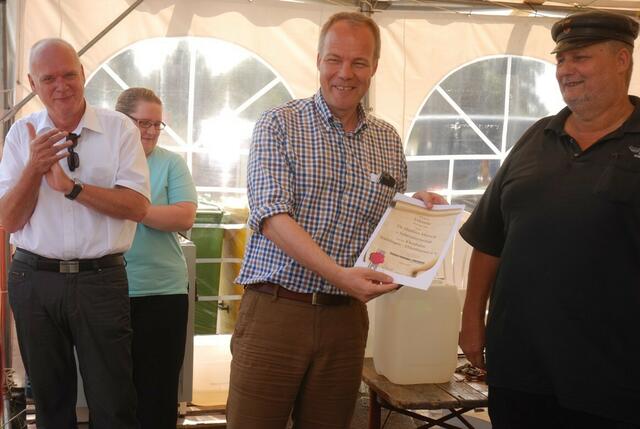 kleinbahn Wathlingen-Ehlershausen   07  übergabe der urkunde