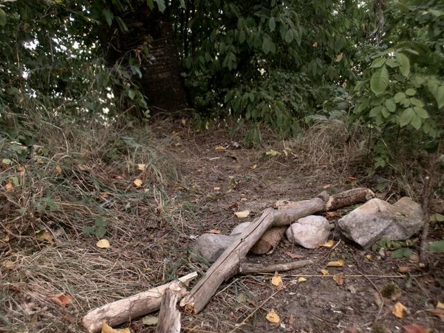 Die Spuren zeigen, daß der alte Platz auch heute noch aufgesucht wird