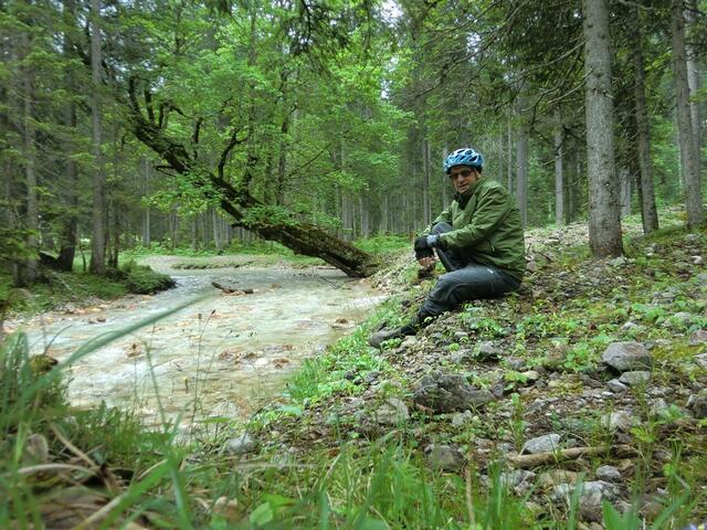 Der Autor nach den langen Anstieg am "Isar-Ursprung". Die eigentliche Quelle liegt noch wesentlich höher und ist mit einem Tourenrad kaum zu erreichen.