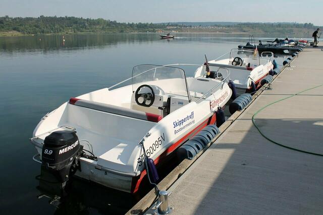 Wir haben uns für ein Motorboot entschieden - auch nicht gerade günstig, aber es macht total Spaß! ;-)