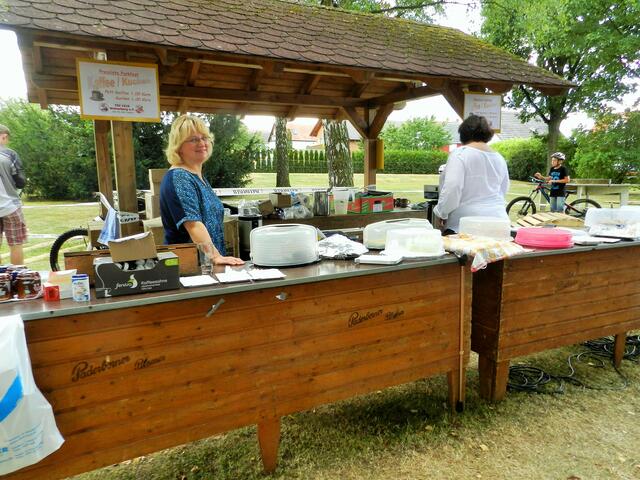 Kaffee und Kuchen Stand.
