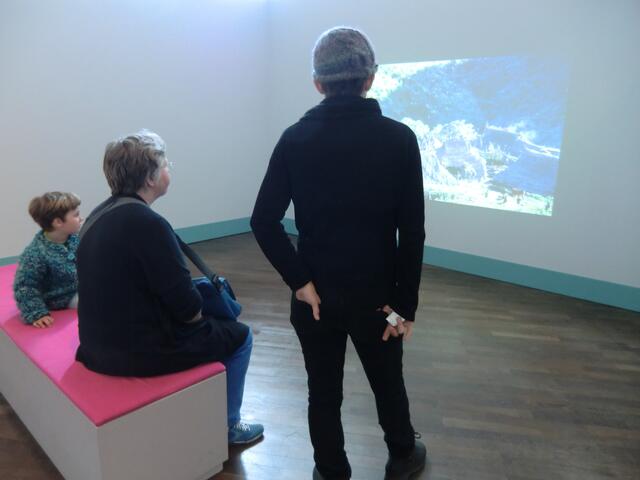 Sind wir von den Wirklichkeiten der Welt im Monitor stärker bestimmt als durch reale Dinge?