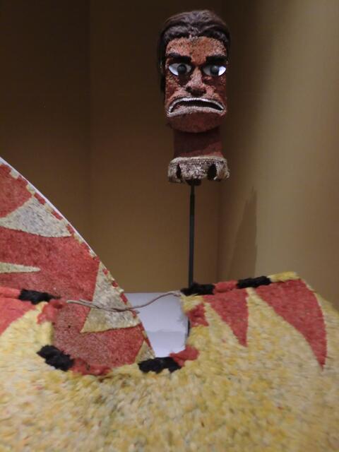 Große Fremde - kleine Federkunst . Hawai , die Göttin der Vulkane