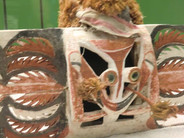 Ein Malangan, seltsamer Alien mit Muschelaugen aus Neuirland