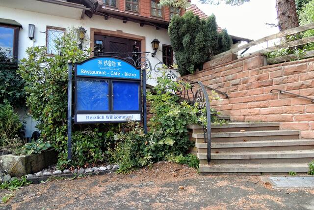 Einladender Aufgang zu verschlossenen Türen. | Foto: KDH / WOHSCH / SDS Marburg