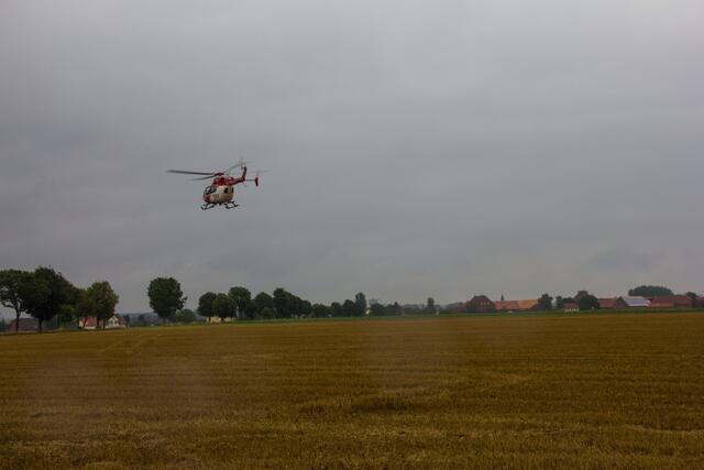 Ein Rettungshelikopter hebt ab.