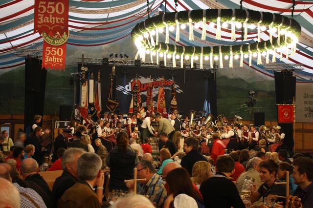Eröffnung des Neusässer Volksfestes 2014.