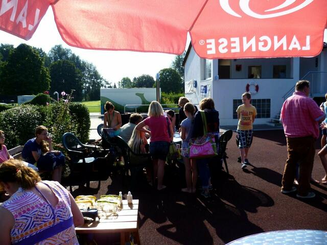 Schnuppertauchen mit den Friesentauchern Hänigsen und dem Altwarmbüchener Tauchclub im Rahmen des Feriencardprogramms der Gemeinde Uetze 2015.