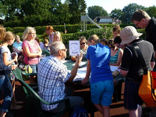 Schnuppertauchen mit den Friesentauchern Hänigsen und dem Altwarmbüchener Tauchclub im Rahmen des Feriencardprogramms der Gemeinde Uetze 2015.