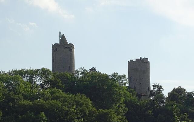 Burg  Saaleck, Blickfang auf dem Weg zur Dampferanlegestelle Saaleck.