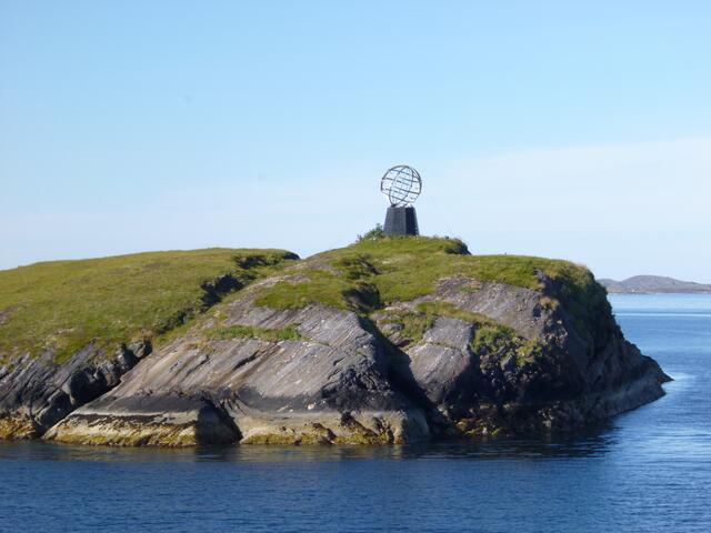Markierung des Polarkreises auf der Insel Vikingen