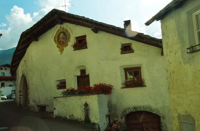 Haus mit Marienbild in Burgeis