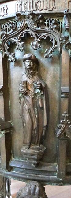 St. Jacobus auf dem Taufbecken der Jakobikirche in Lübeck