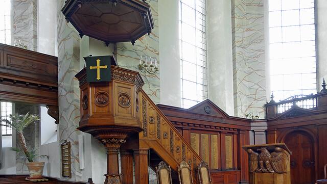 Die Kanzel der Schelfkirche stammt aus der Zeit von 1858. Foto: Helmut Kuzina
