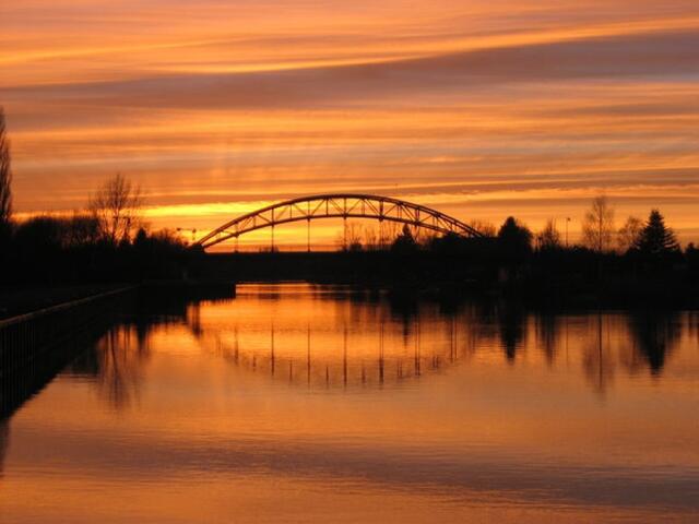 Goldener Sonnenuntergan am Mittellandkanal Hannover