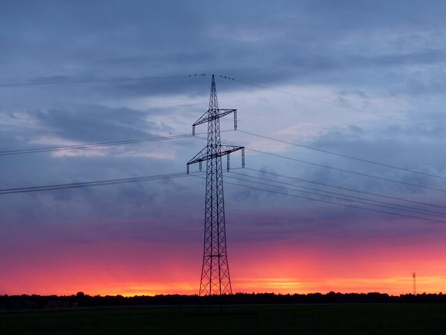 An einem anderen Morgen begrüßt uns der Tag an gleicher Stelle in "Regenbogenfarben" am Horizont.