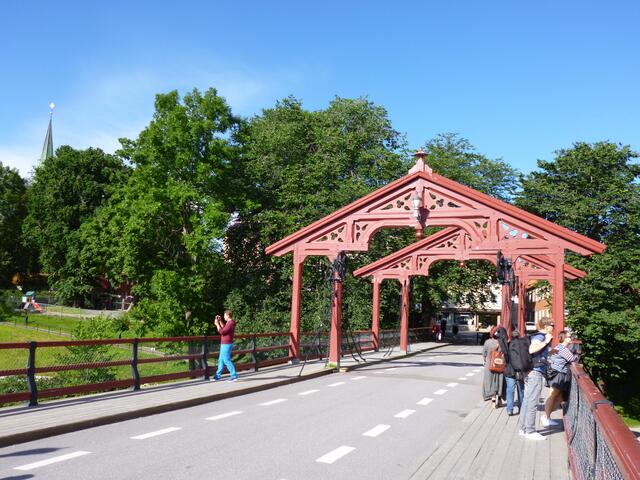 alte Stadtbrücke, links im Hintergrund der Turm des Nidarosdoms