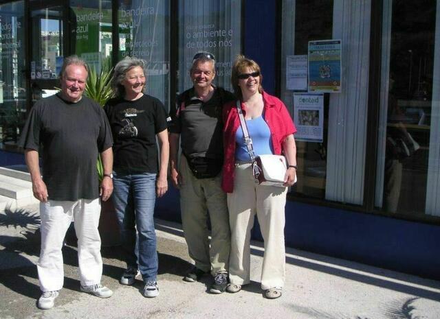 Abschied von zwei Crewmitgliedern (die beiden rechts)