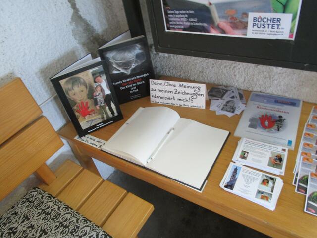 Kinderporträtmuseum: Besucherbuch oben im Perlachturm