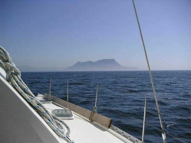 Gibraltar voraus an Steuerbord