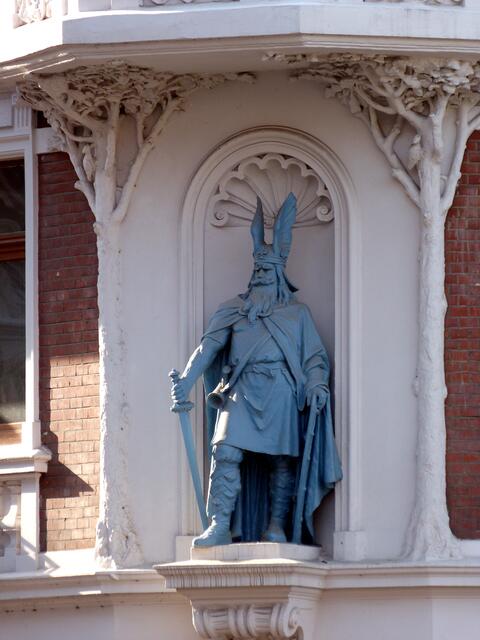 Wächter des Lichtenbergplatzes...Linden, Hannover