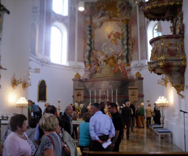die Kulturbegeisterten durften  sich noch etwas in dieser wunderbaren Kirche umsehen