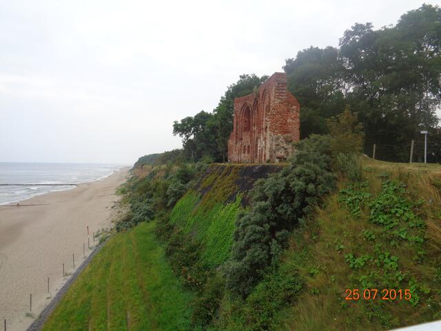 Vom Meer verschlungene Kirche