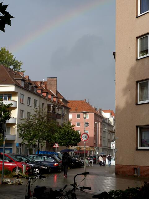 Regenbogen über der Südstadt mit Sicht in die Krausenstraße vom Osterleyplatz gesehen, Hannover