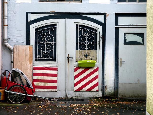 Alte Garaggeneinfahrt farblich aufgepäppt, Hannver-Südstadt