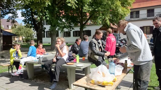...gemeinsame Brotzeit zum Abschied (da war sie wieder die Sonne)...