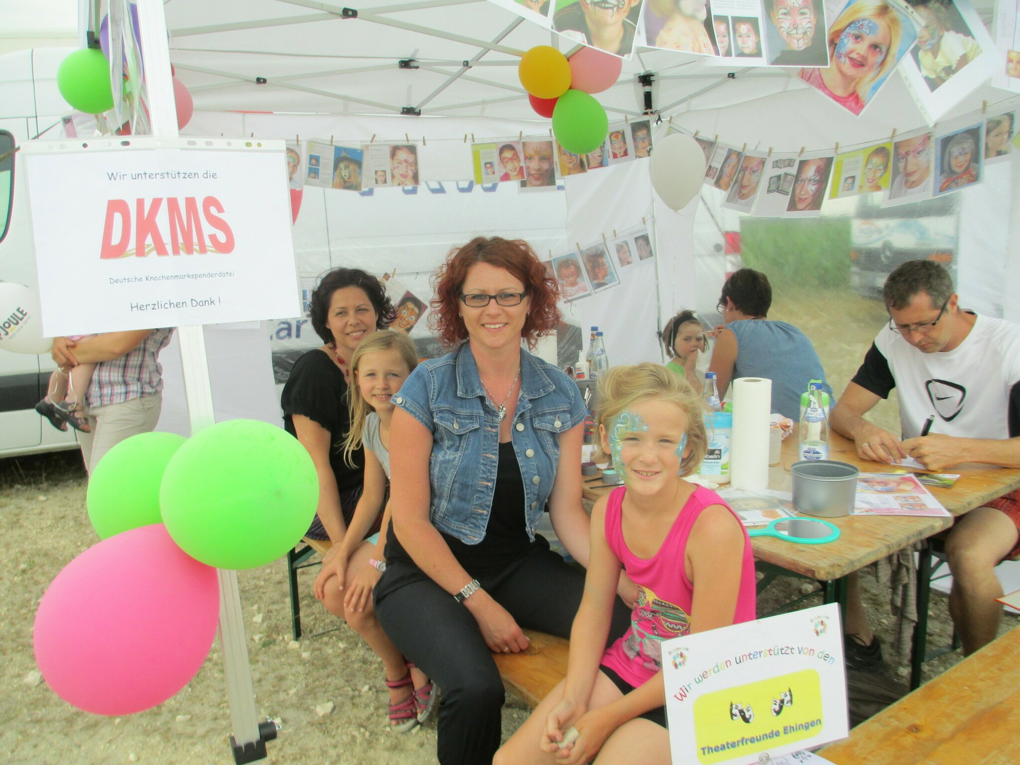 DKMS GP JOULE und Schminkteam des Theatervereins Ehingen helfen
