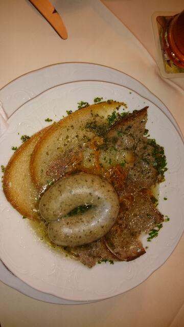 a Brodsuppm mit Lebawurscht