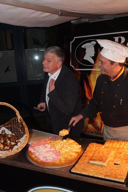 Torte schneiden? "Geht, wenn...". Mirko Heuer.