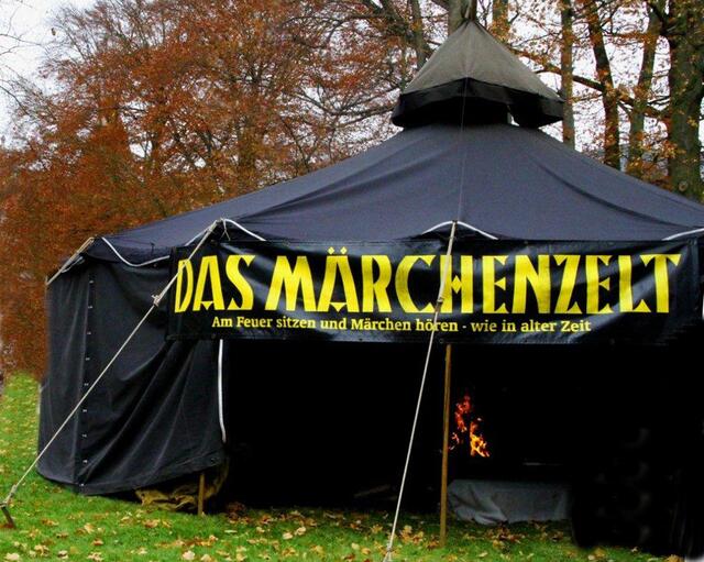 Das Märchenzelt: Am Feuer sitzen und Märchen hören - wie in alter Zeit