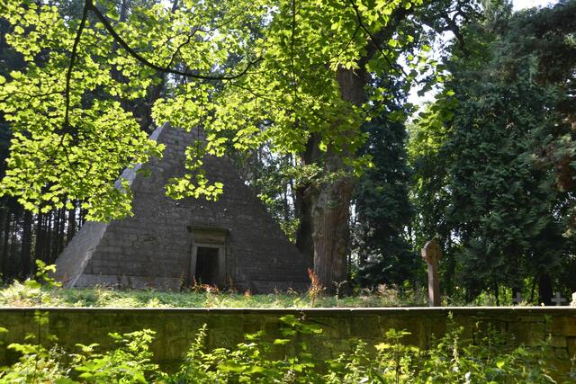 Morbider Charme am Mausoleum des Grafen von Münster (Foto: Katja Woidtke)